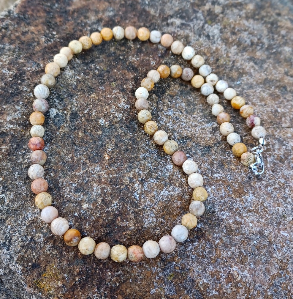 Fosilní korál náhrdelník