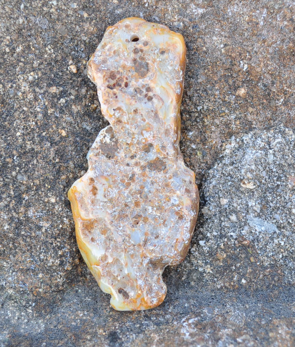 Achát vrtaný kámen 17g