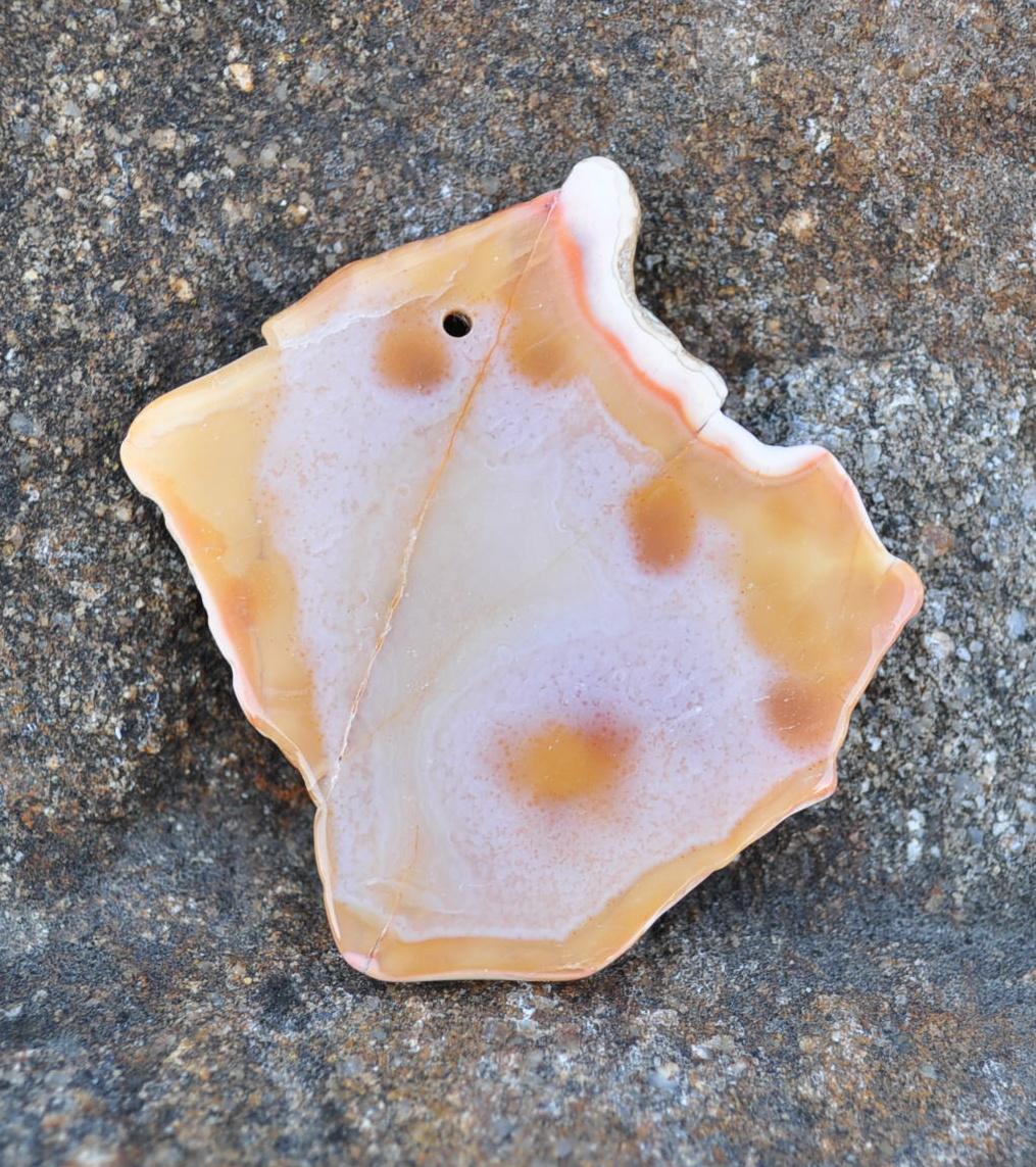 Achát vrtaný kámen 25g