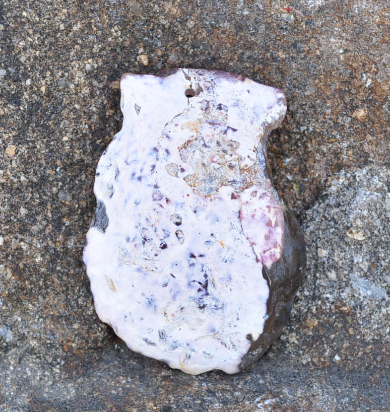 Achát vrtaný kámen 31g