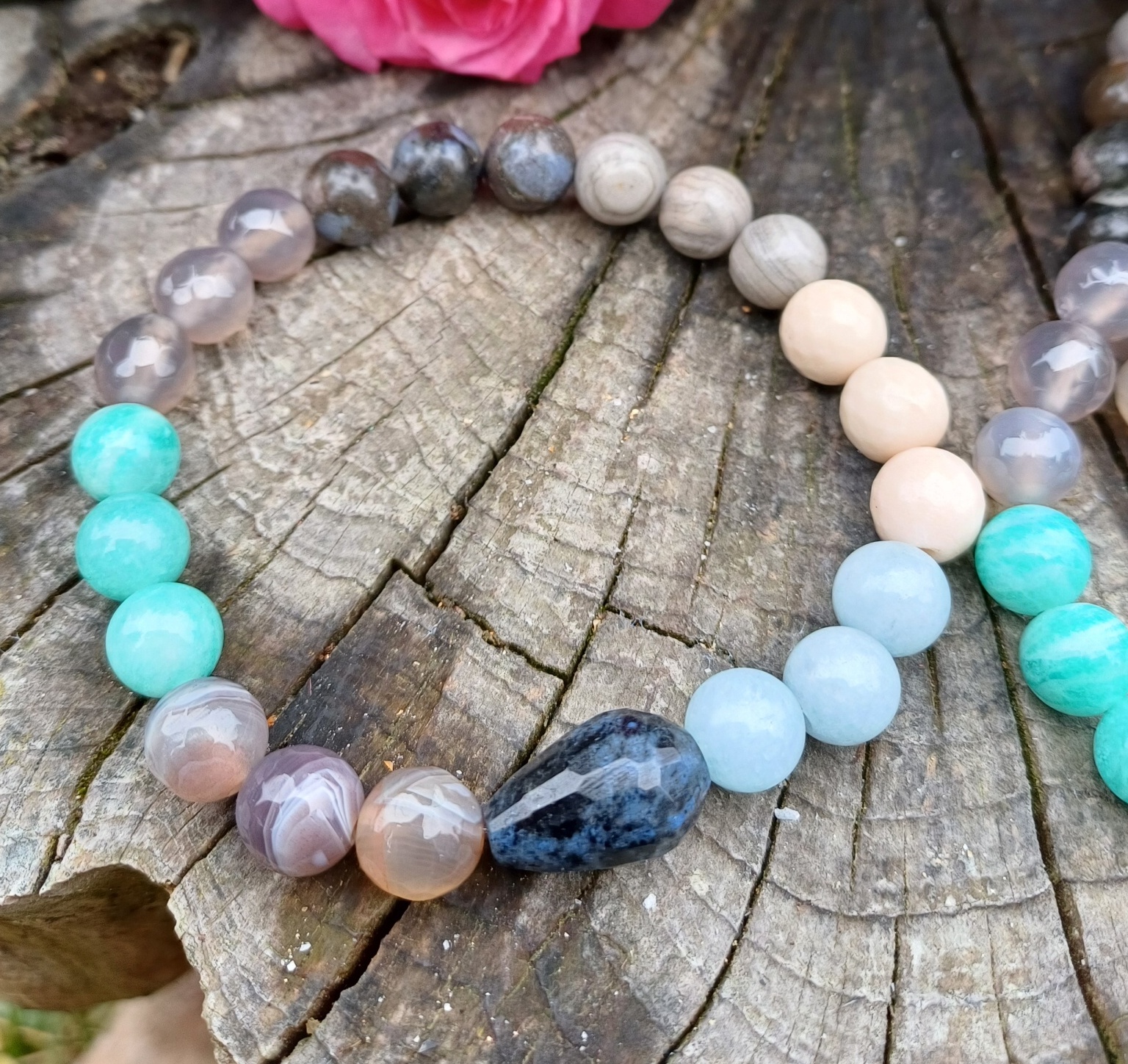 Náramek s modrými kameny 