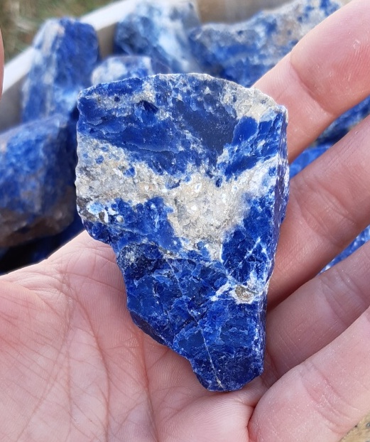 Sodalit surový frakce 3-5 cm