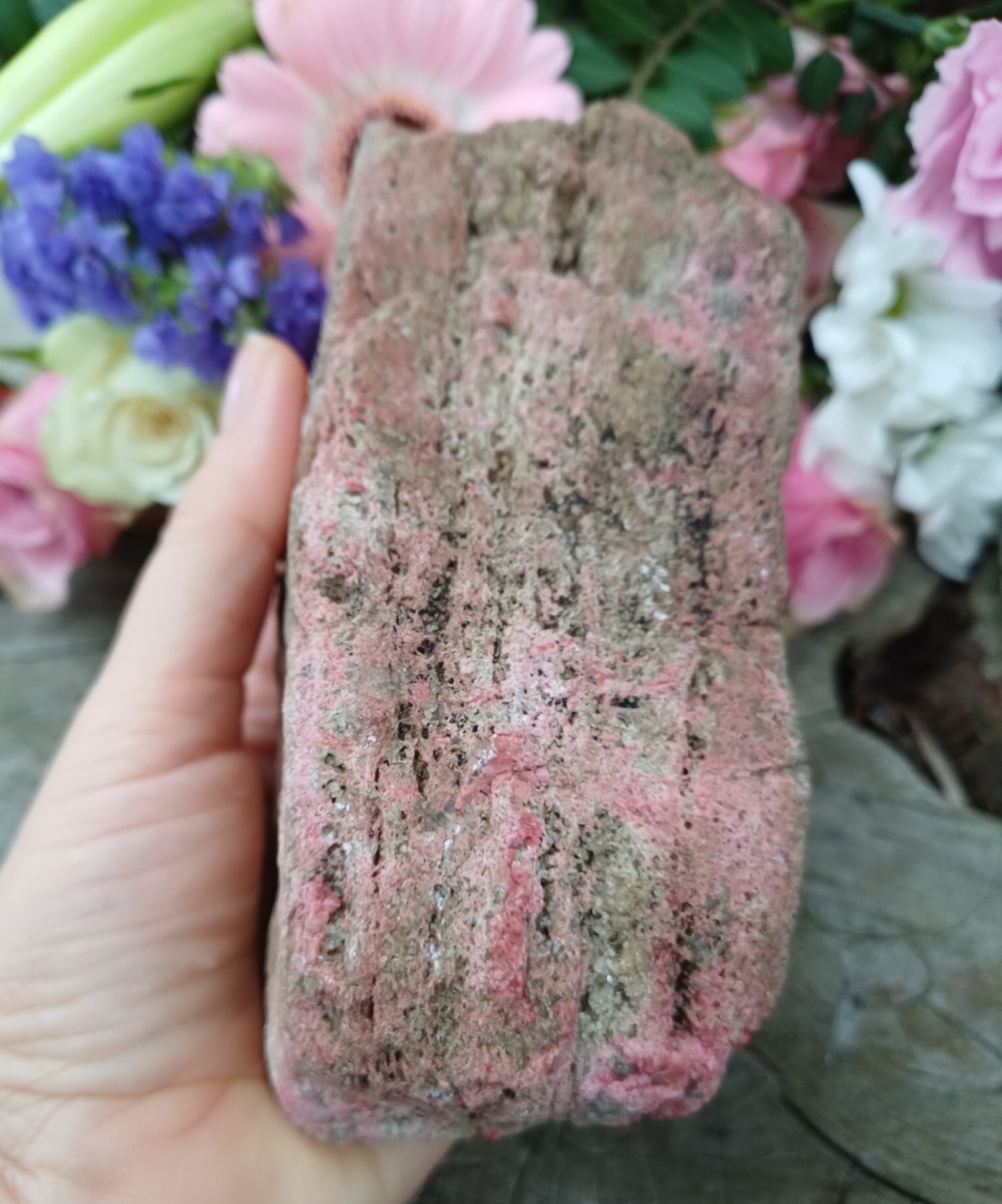 Thulit leštěný řez 800g