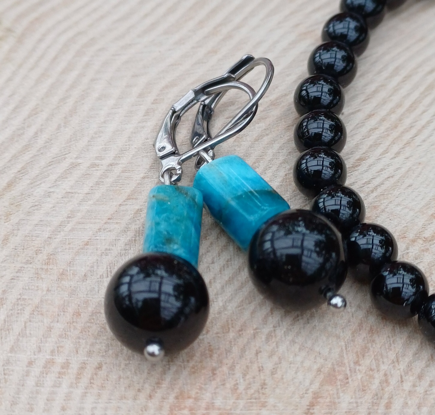 Turmalín, apatit náušnice