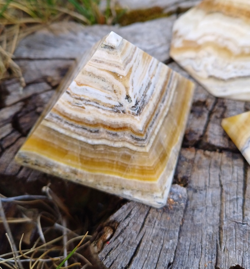 Aragonit pyramida