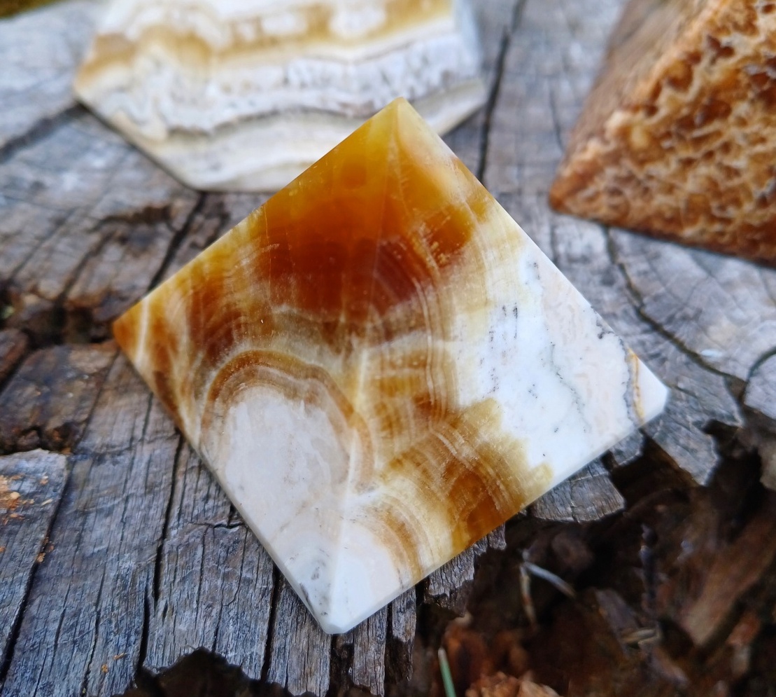 Aragonit pyramida 