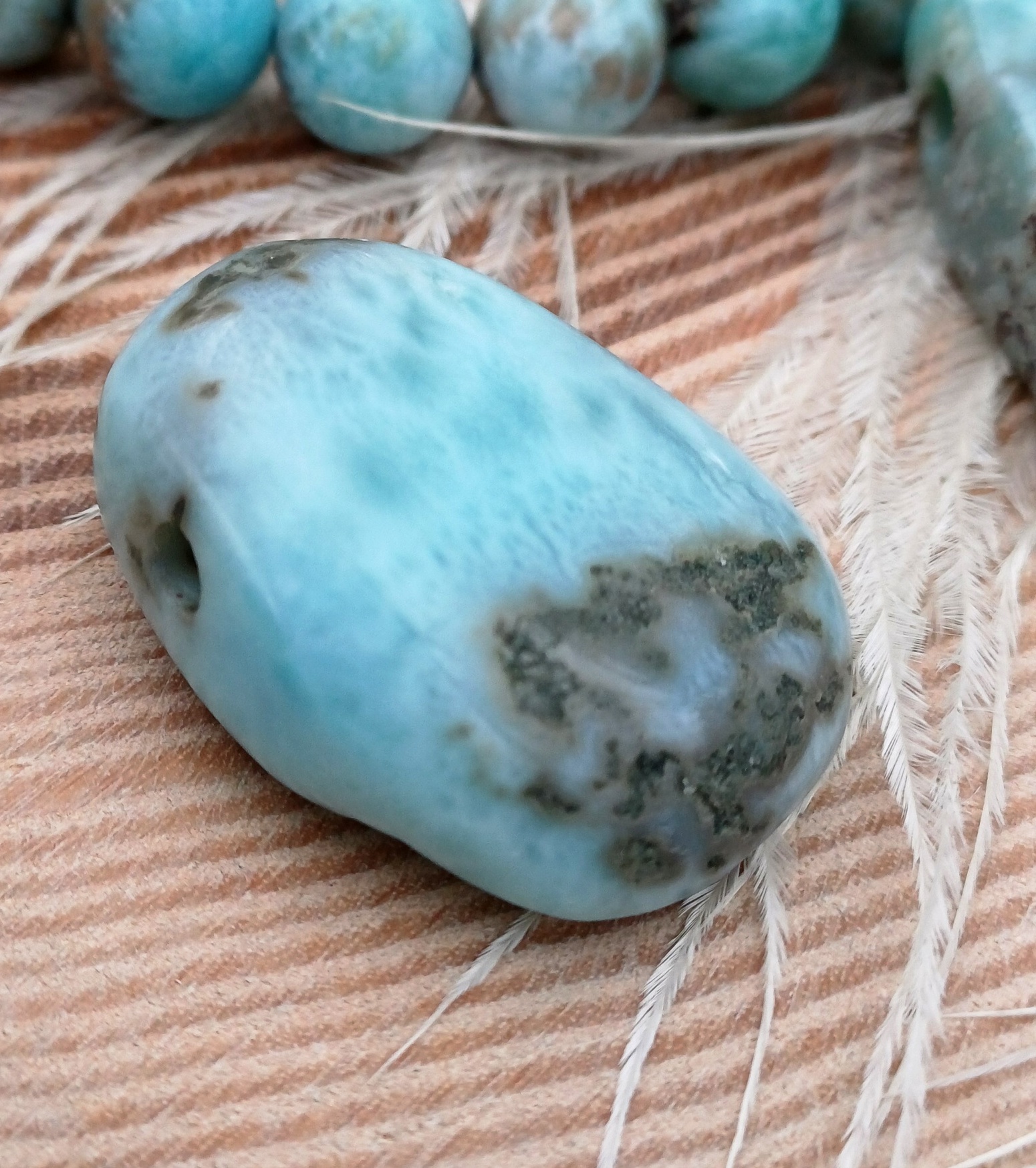 Larimar vrtaný valounek
