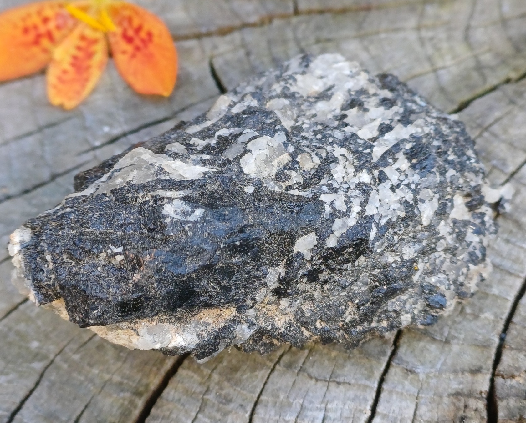 Turmalín skoryl Madagaskar 89g