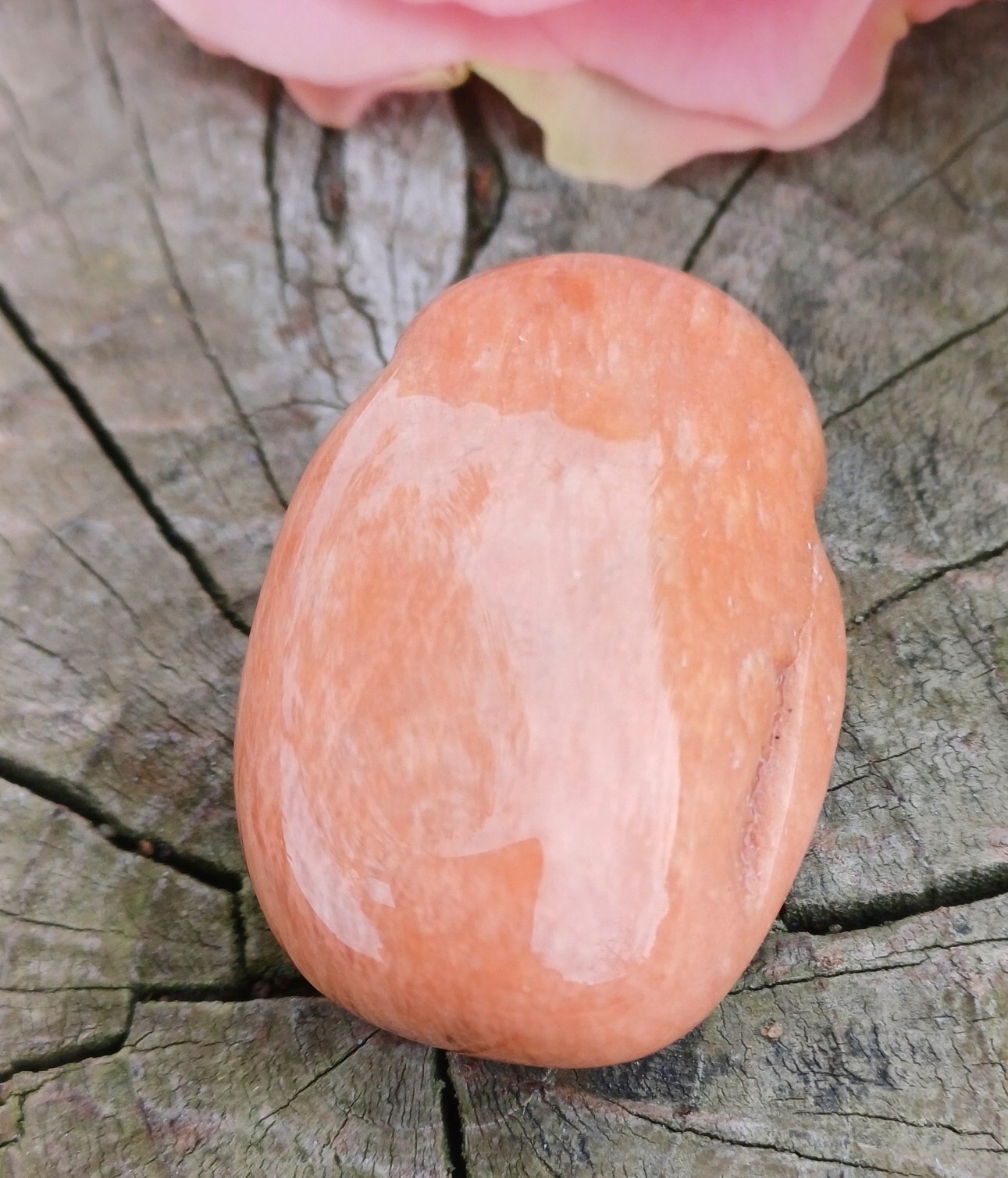 Měsíční kámen oranžový vrtaný valounek