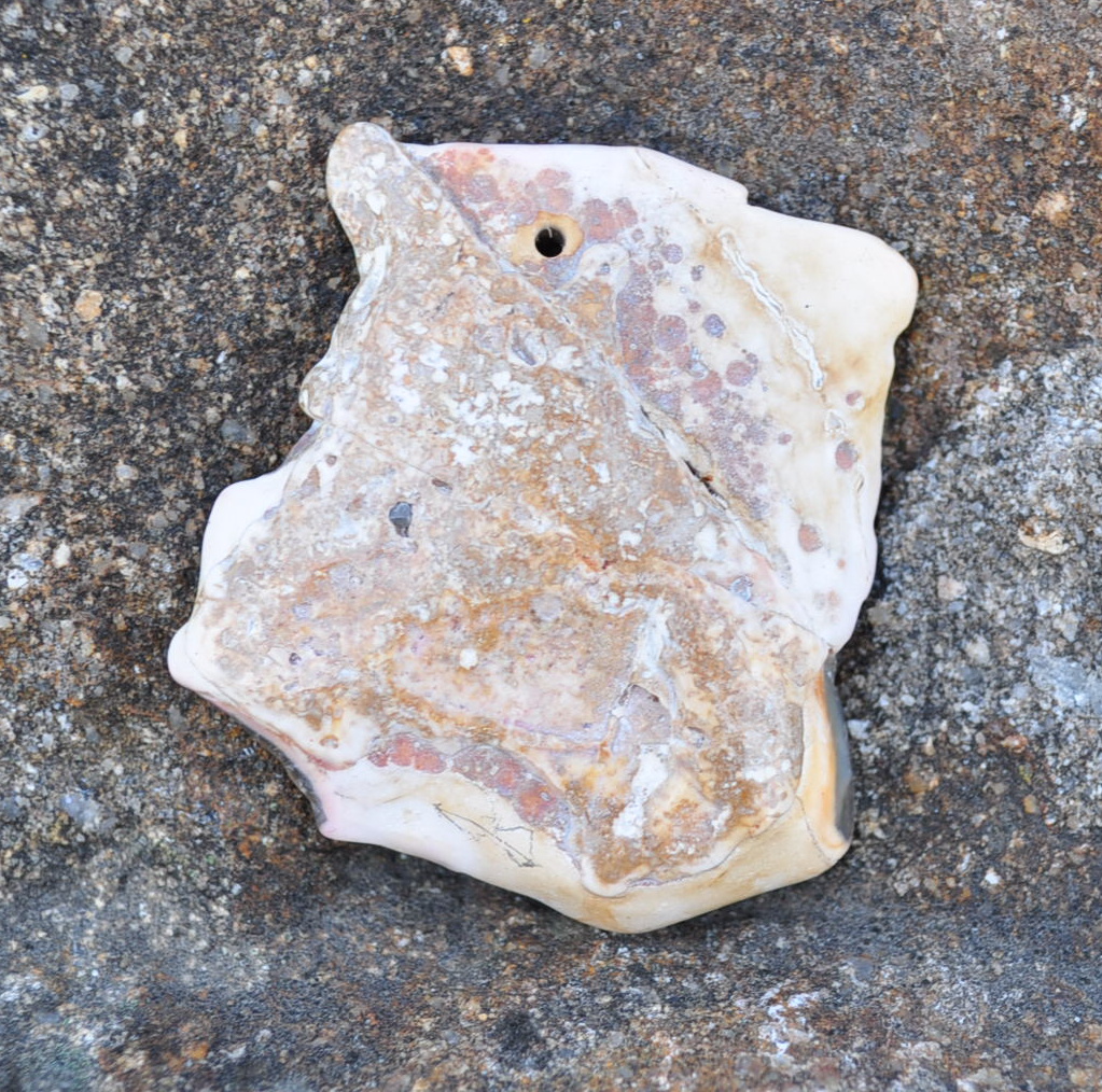 Achát vrtaný kámen 25g