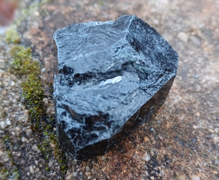 Dravit (hnědý turmalín) krystal 70g