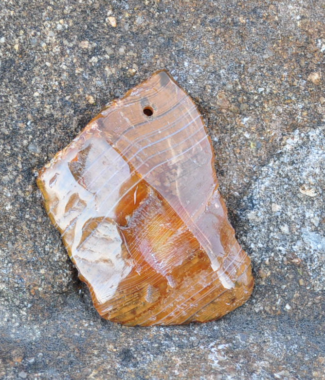 Achát vrtaný kámen 15g