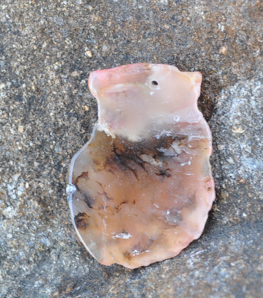 Achát vrtaný kámen 31g