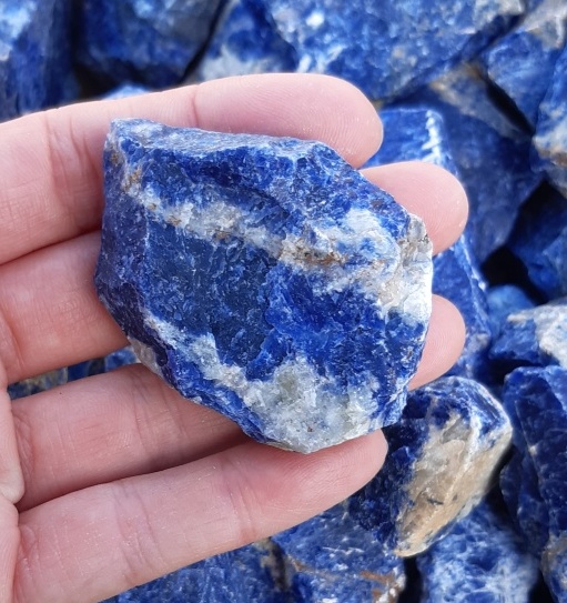 Sodalit surový frakce 3-5 cm