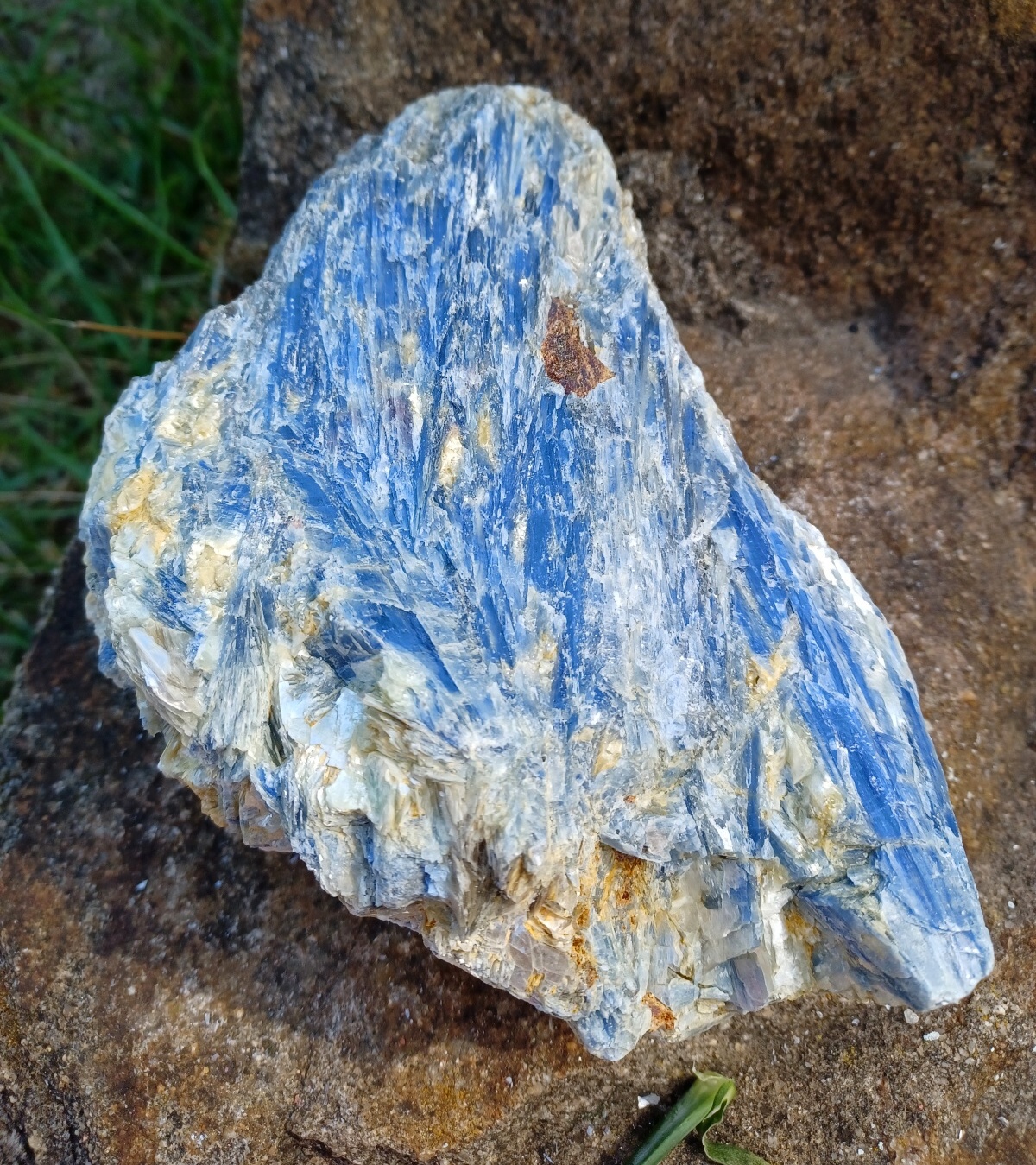Kyanit, staurolit 2870g