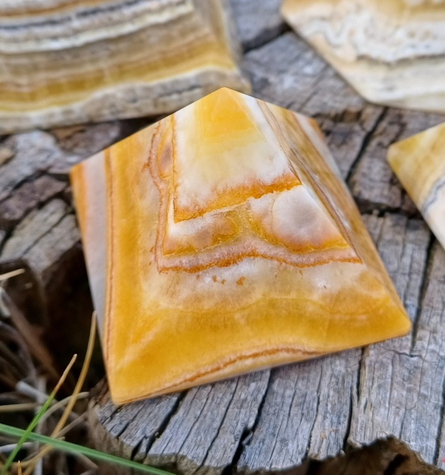 Aragonit pyramida