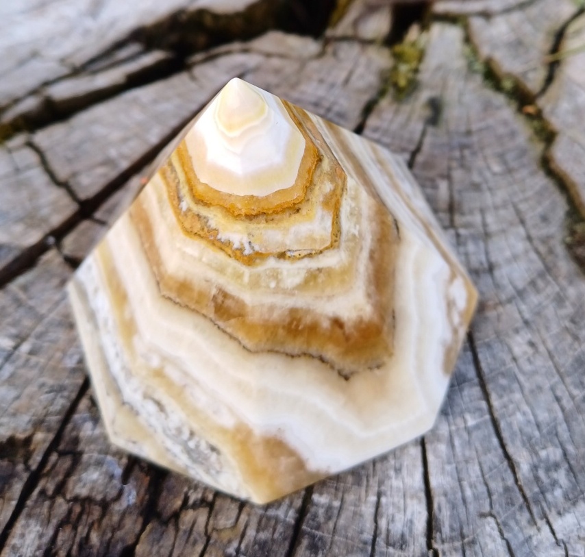 Aragonit osmiboká pyramida