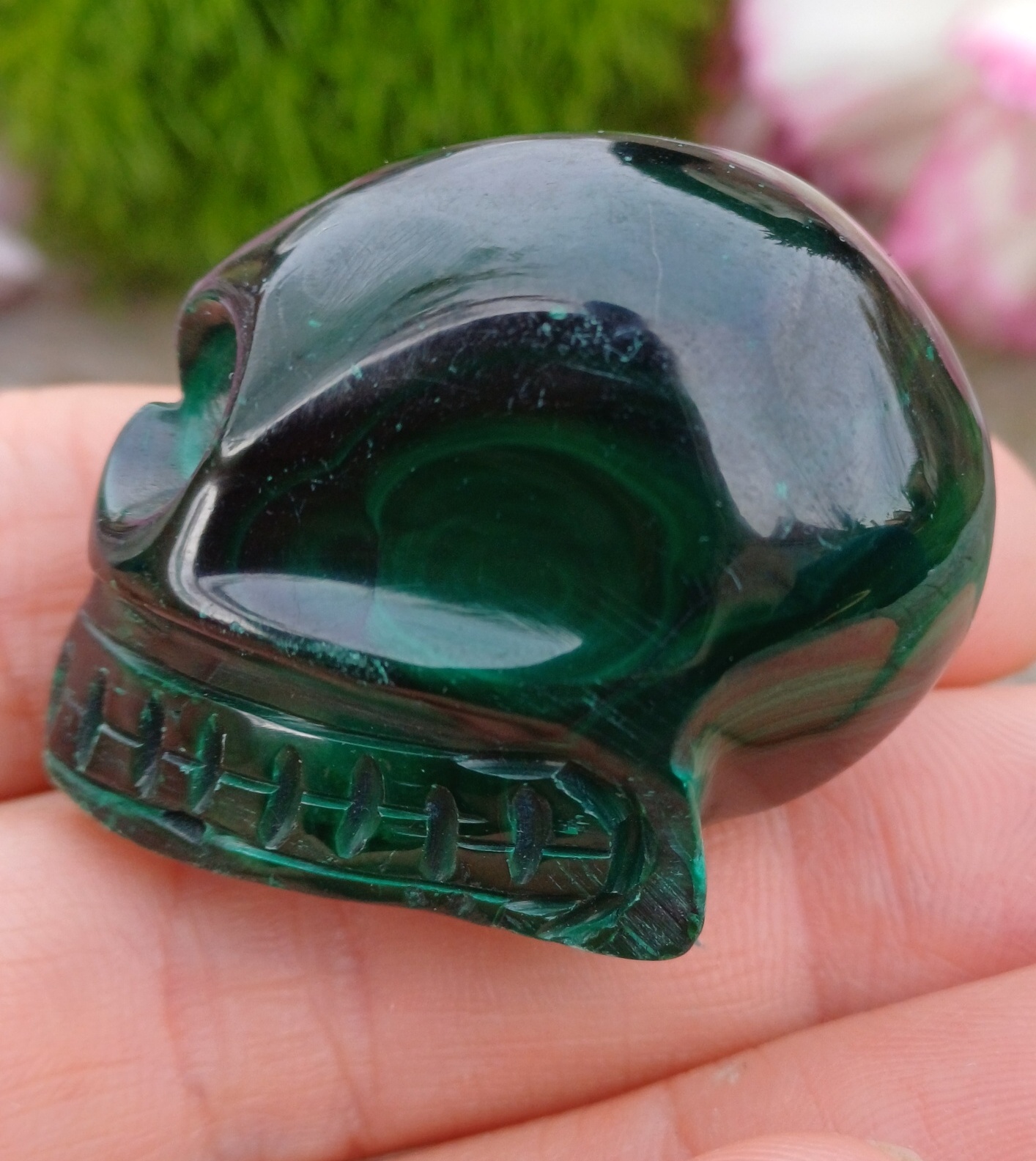 Lebka alien malachit 43g