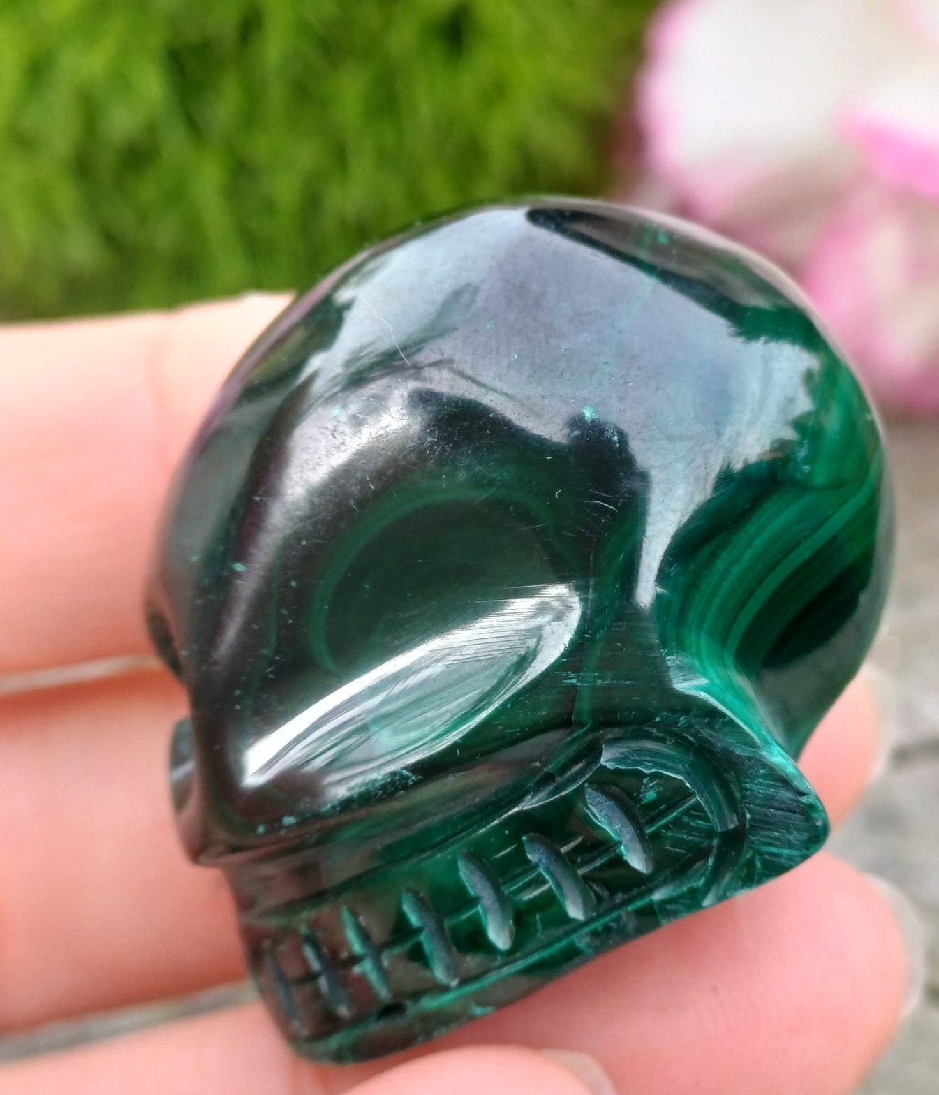 Lebka alien malachit 43g
