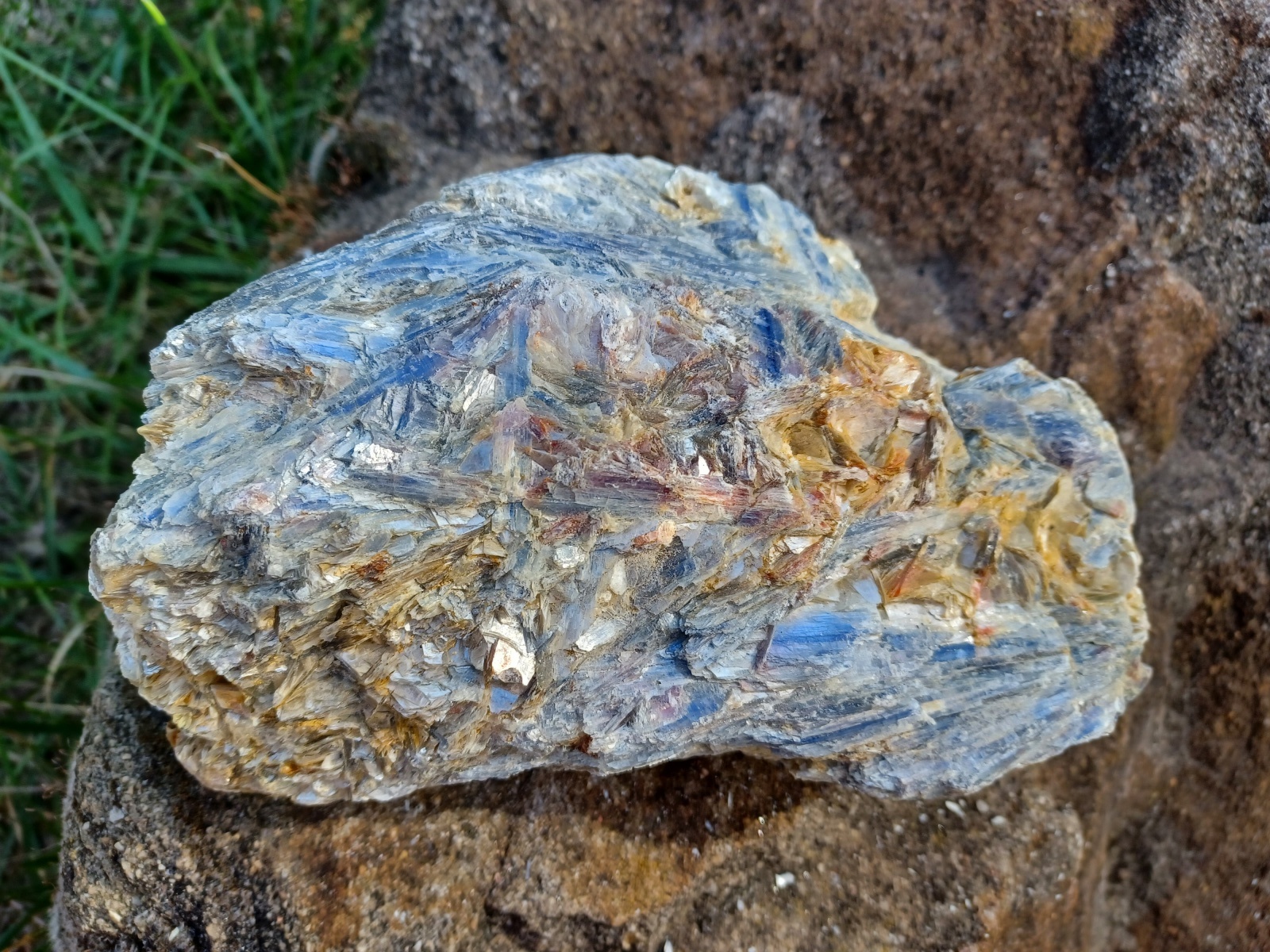 Kyanit, staurolit 2870g