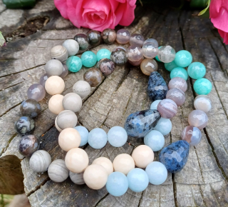 Náramek s modrými kameny 