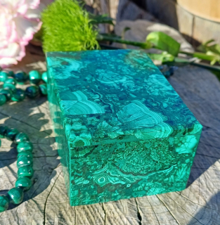 Malachitová skříňka