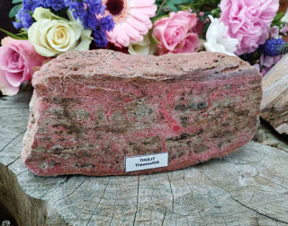 Thulit leštěný řez 800g