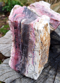 Růžový opál 655g