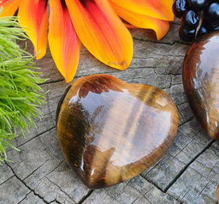 Tygří oko srdíčko vrtané