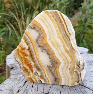 Aragonit leštěný řez 665g