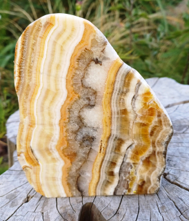 Aragonit leštěný řez 625g