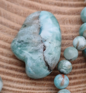Larimar vrtaný valounek
