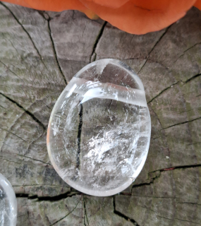 Křišťál vrtaný kámen