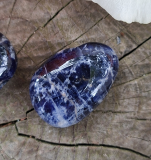 Sodalit vrtaný valounek