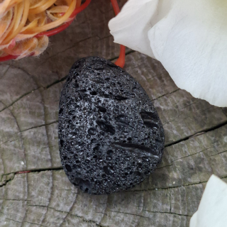 Láva vrtaný valounek