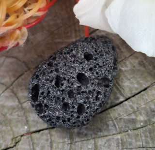 Láva vrtaný valounek