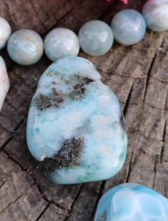 Larimar vrtaný valounek