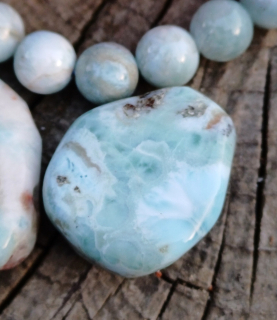 Larimar vrtaný valounek