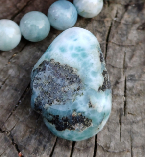 Larimar vrtaný valounek