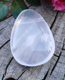 Růženín světlý vrtaný kámen velký 