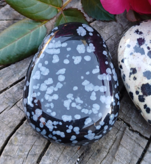 Obsidián sněhová vločka vrtaný valoun