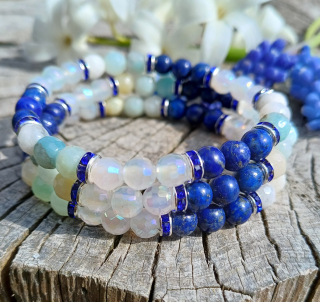 Dámský náramek z modrých kamenů s lapisem