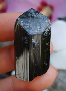 Turmalín skoryl Madagaskar 19g