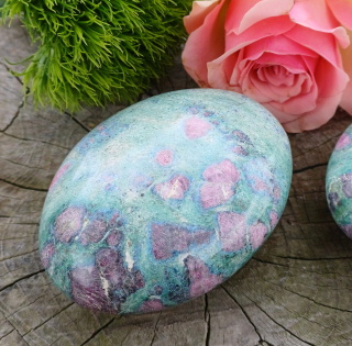 Rubín ve fuchsitu 155g