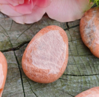 Měsíční kámen oranžový vrtaný valounek