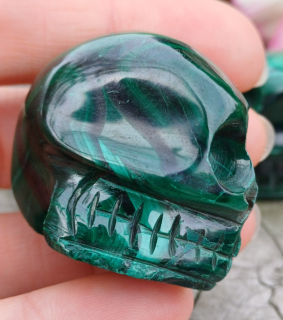 Lebka alien malachit 50g