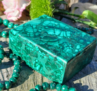Malachitová skříňka