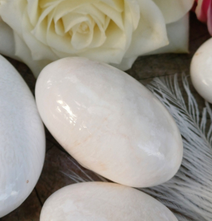 Skolecit hmatka oválek 78g