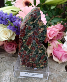 Pyrop, chromdiopsid leštěný řez 260g