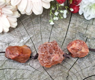 Karneol náhrdelník ze surových kamenů